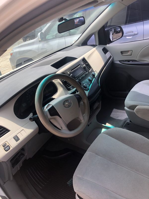 Thumbnail 4 of 2010 Toyota Sienna